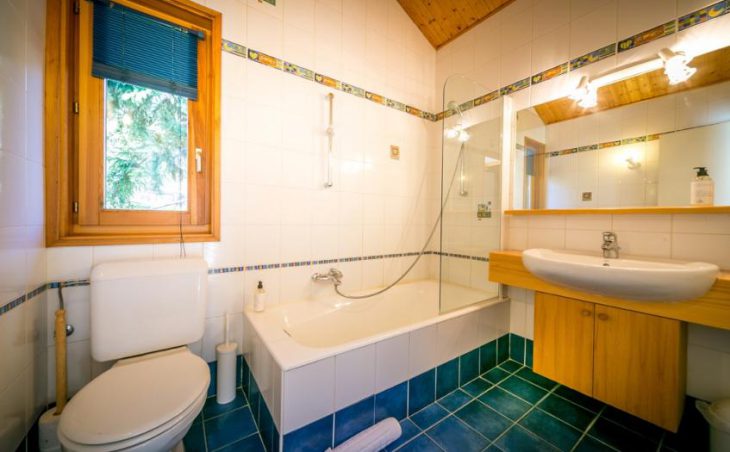Chalet Grand Sapin, Morzine, Bathroom 2
